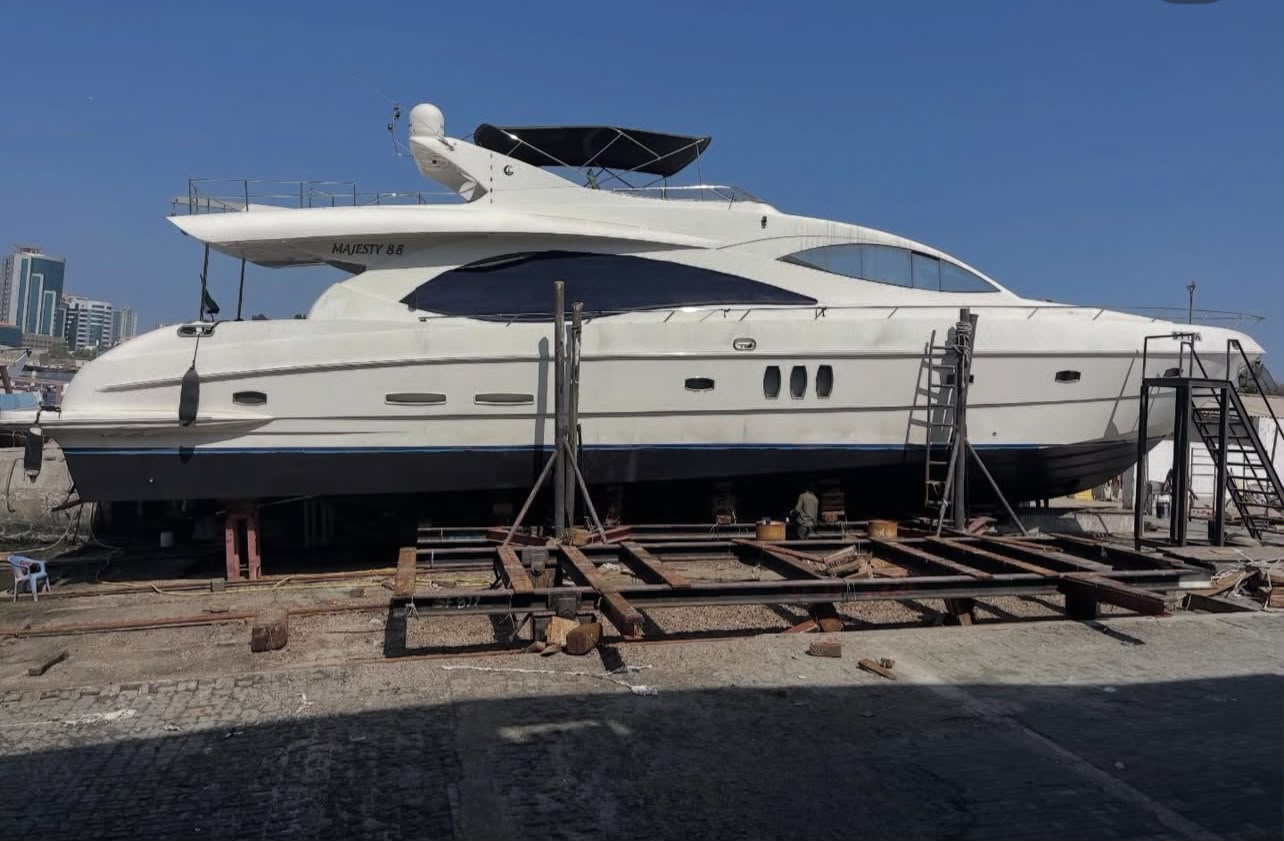 AL BOOM Marine maintenance shipyard